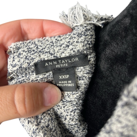 Ann Taylor Petite Gray Raw Hem Cropped Short Sleeve Blouse Women’s Size XXSP - Picture 8 of 13